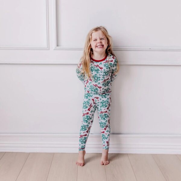 Product Image for  Print Long Sleeve Pajama Set in Illusion Blue Mistletoe & Ribbons